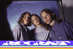 s_front-view-from-front-3-girl-portrait
